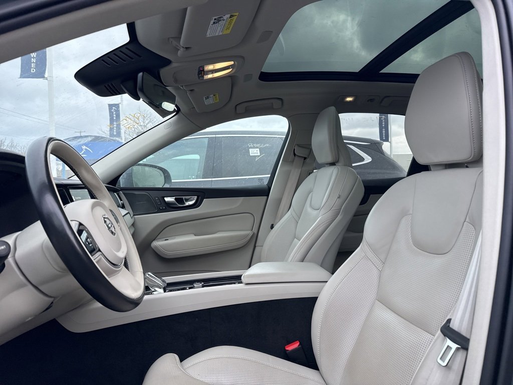 Used 2022 Volvo XC60 B5 Inscription image 7
