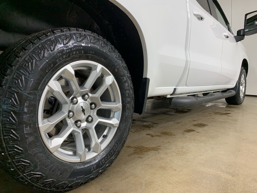 Used 2023 Chevrolet Silverado 1500 RST AWD/4WD image 9