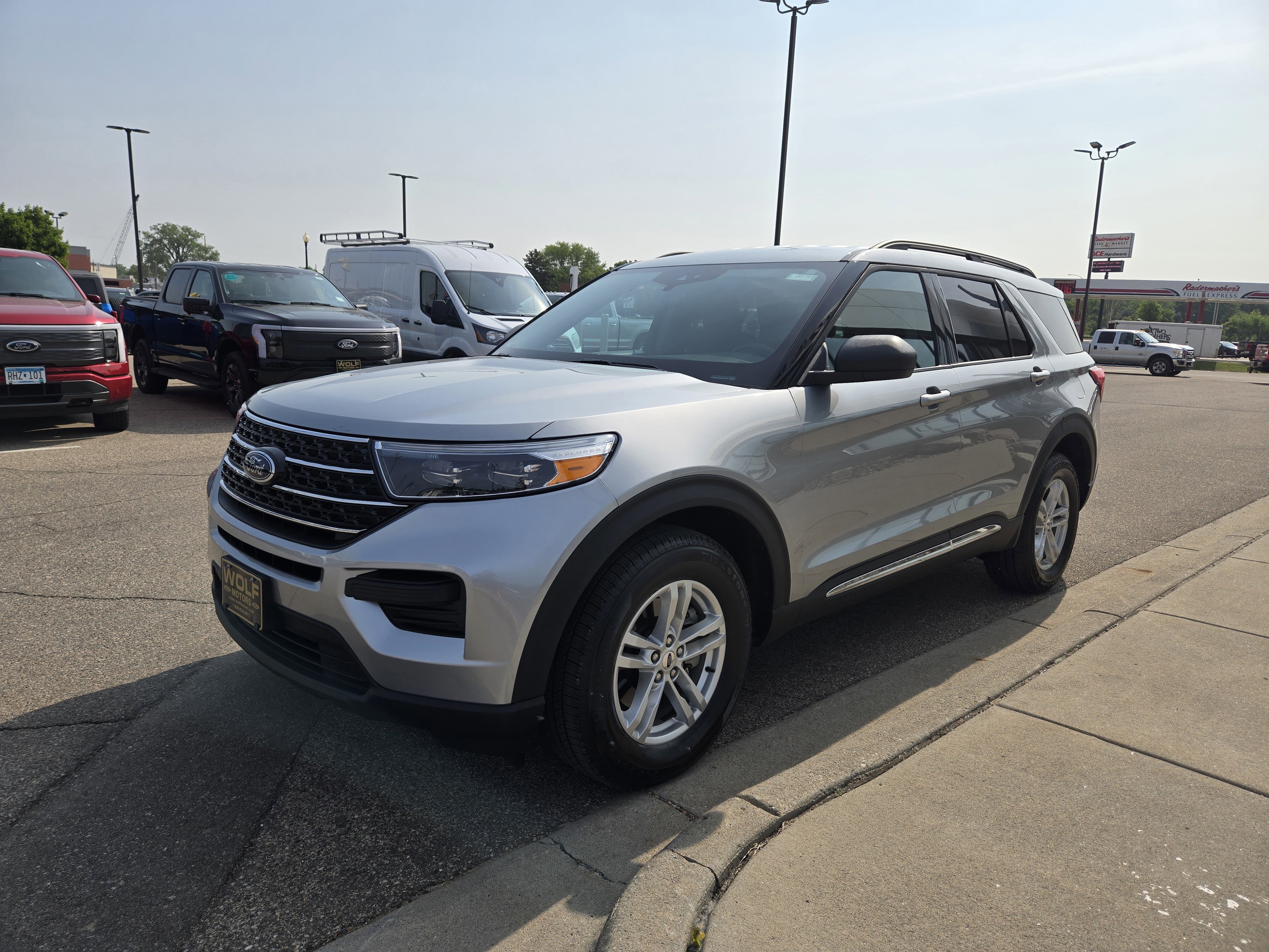 Certified 2023 Ford Explorer XLT w/ Class IV Trailer Tow Package image 2