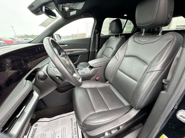 Used 2025 Cadillac XT4 Premium Luxury image 14