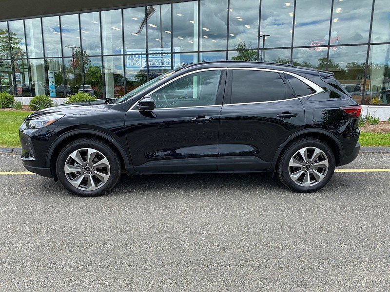 Certified 2025 Ford Escape Platinum AWD/4WD image 4