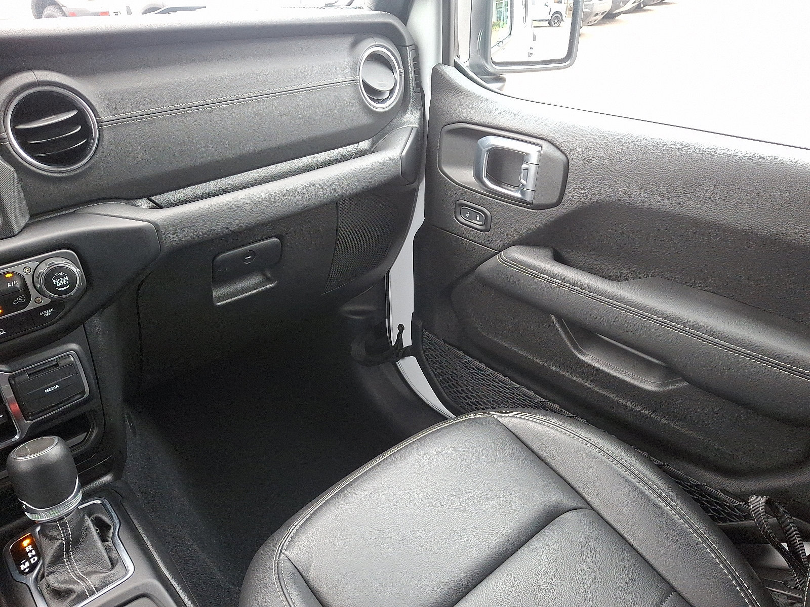 Used 2023 Jeep Wrangler Sahara w/ Cold Weather Group image 16