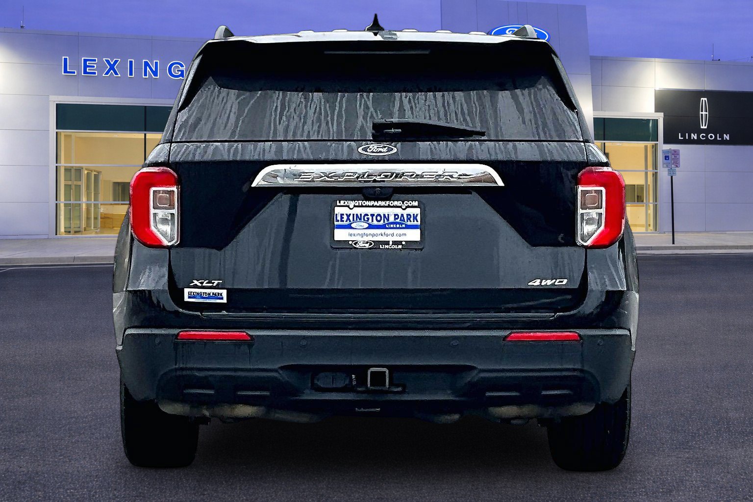 Certified 2022 Ford Explorer XLT w/ Class IV Trailer Tow Package AWD/4WD image 6