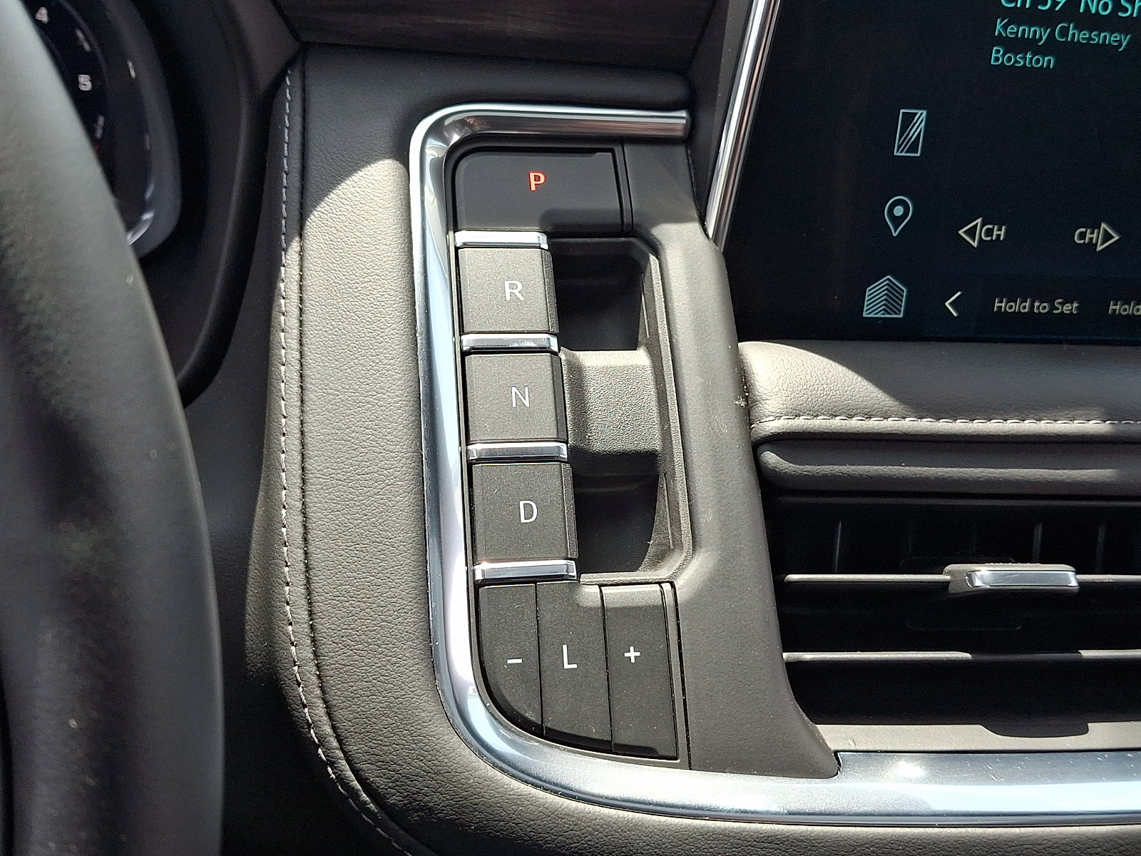 Used 2023 Chevrolet Tahoe Z71 w/ Luxury Package AWD/4WD image 22