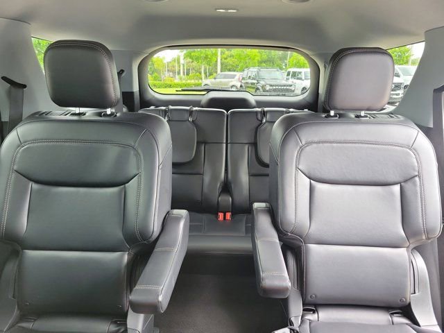 Certified 2023 Ford Explorer XLT w/ Equipment Group 202A RWD image 17