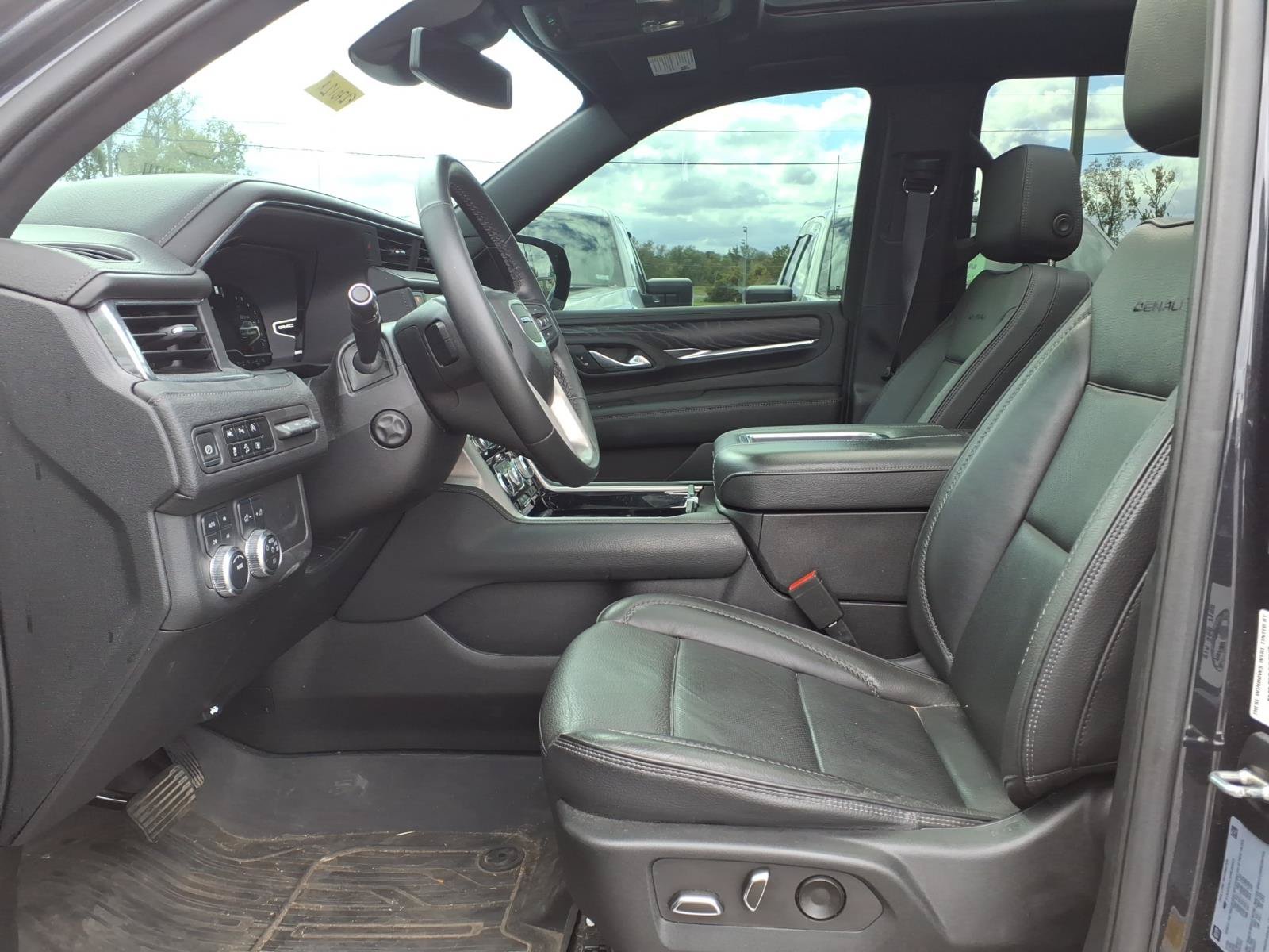 Used 2023 GMC Yukon Denali AWD/4WD image 21