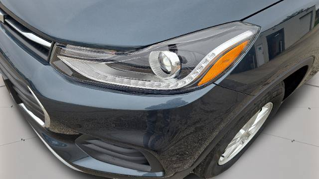 Used 2022 Chevrolet Trax LT w/ LT Convenience Package AWD/4WD image 32