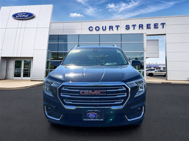 Used 2024 GMC Terrain SLT w/ Tech Package AWD/4WD image 2