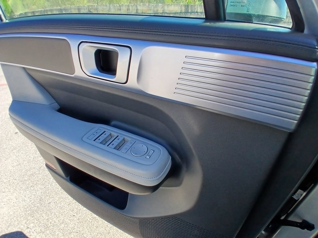 Used 2025 Hyundai Santa Fe SEL AWD/4WD image 11