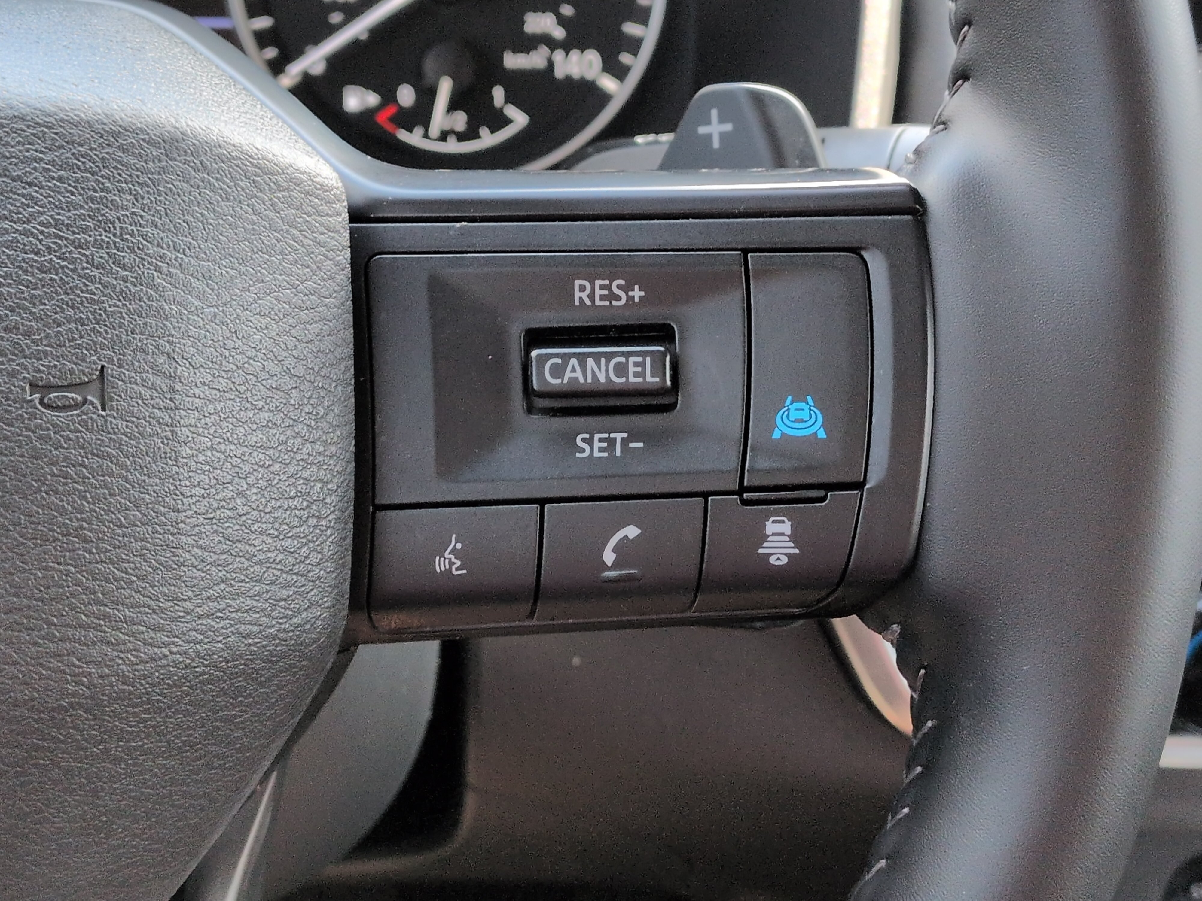 Used 2025 Nissan Rogue SV w/ SV Premium Package FWD image 24