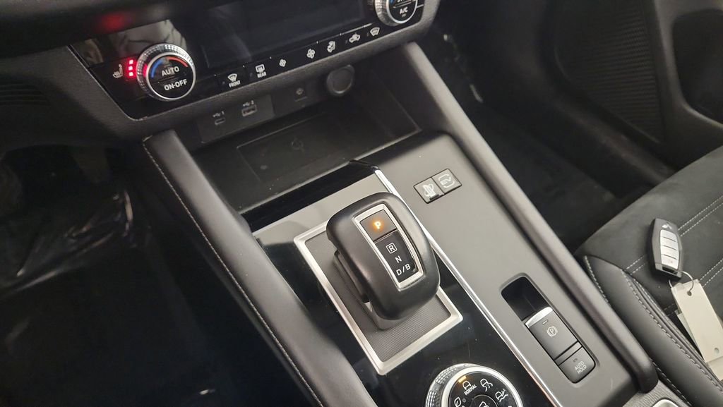 Used 2024 Mitsubishi Outlander SE AWD/4WD image 24