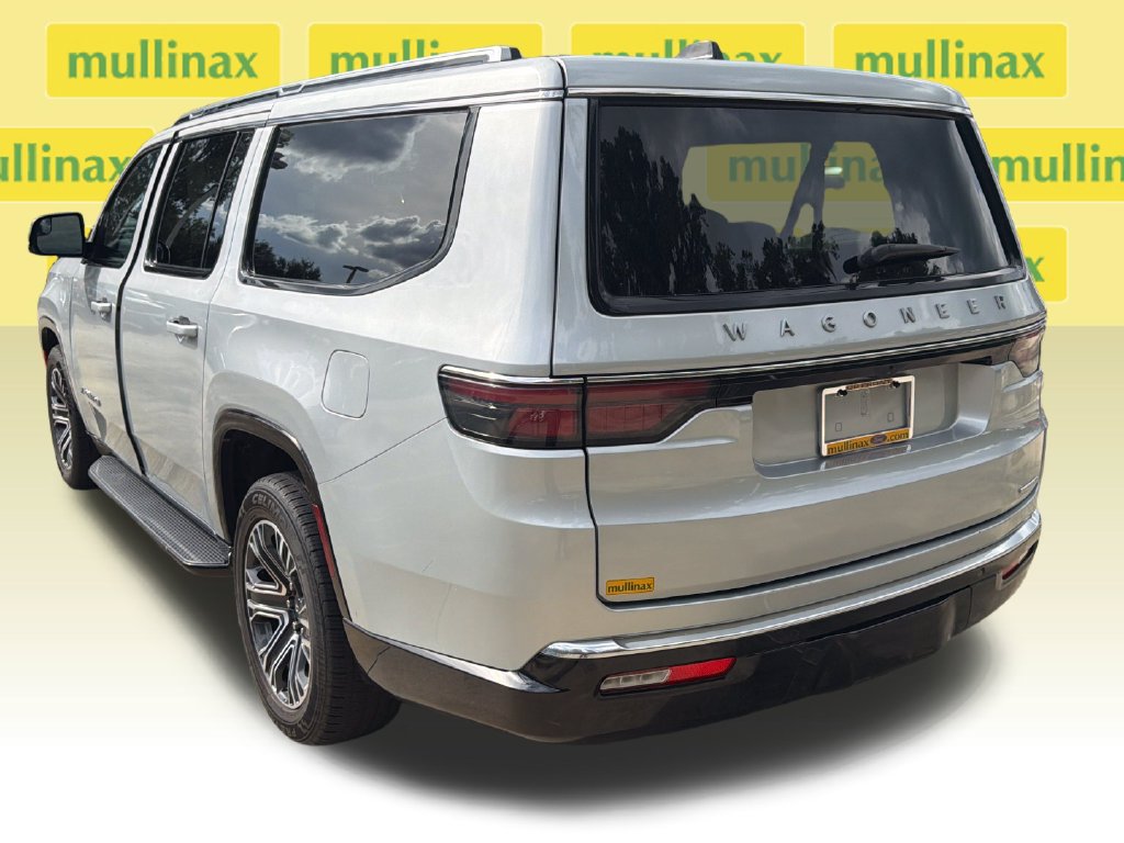 Used 2024 Jeep Wagoneer L Series II RWD image 9