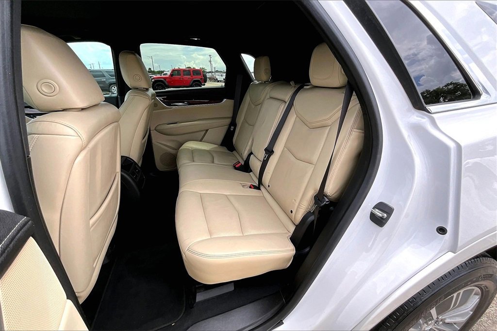 Used 2017 Cadillac XT5 Luxury w/ Driver Awareness Package image 19