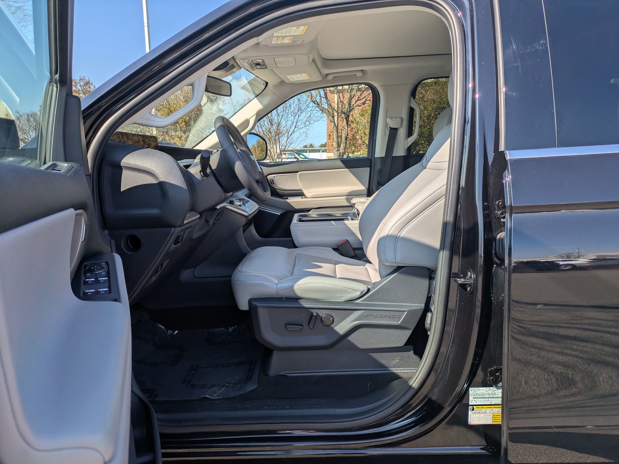 Certified 2025 Ford Expedition Active image 15