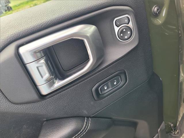 Used 2022 Jeep Gladiator Overland w/ Cold Weather Group AWD/4WD image 15