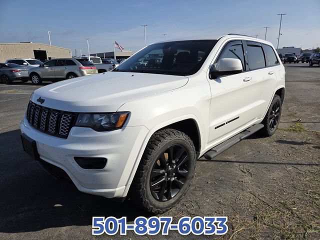 Used 2017 Jeep Grand Cherokee Altitude AWD/4WD image 10