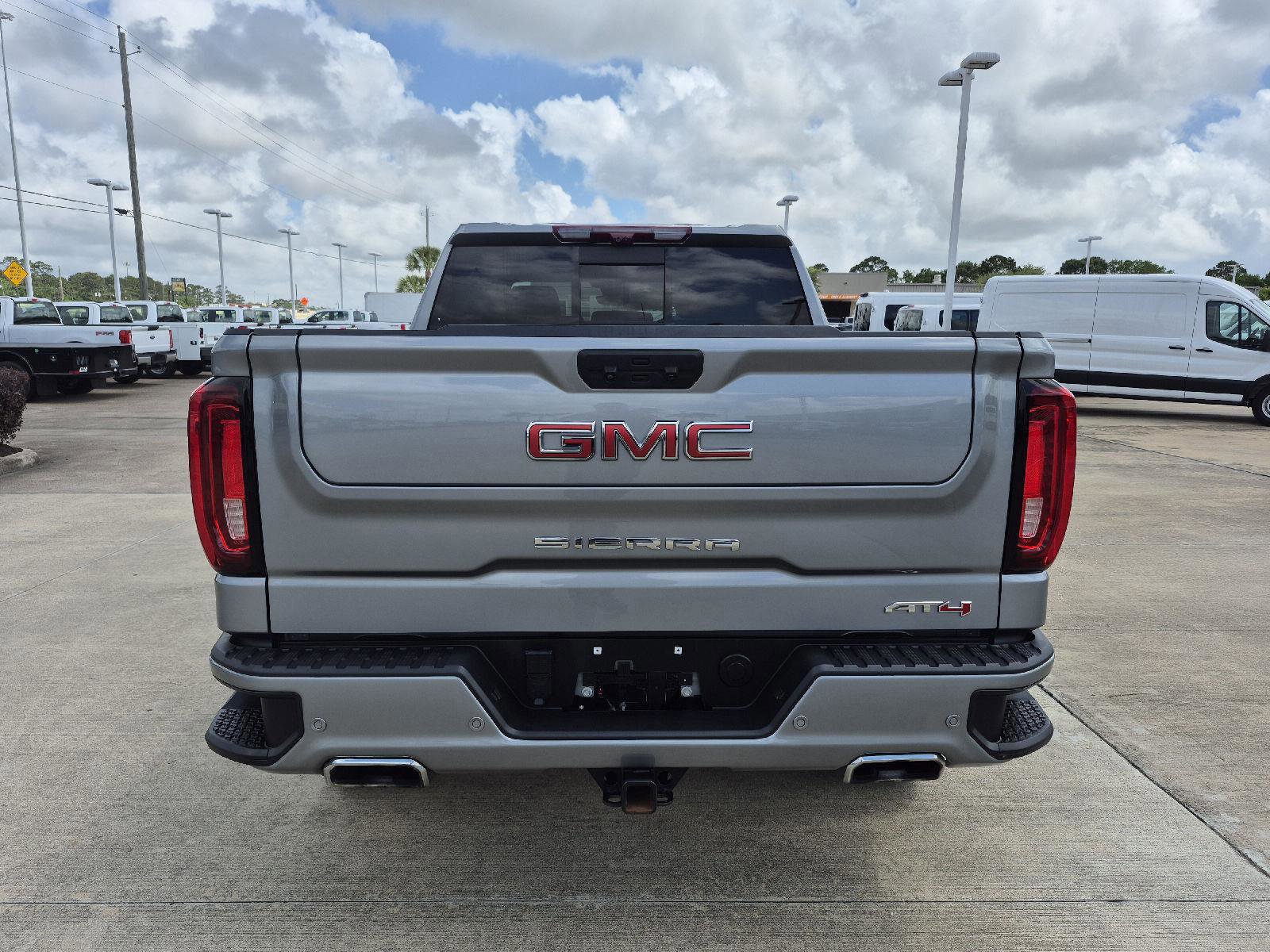 Used 2024 GMC Sierra 1500 AT4 w/ Technology Package AWD/4WD image 4