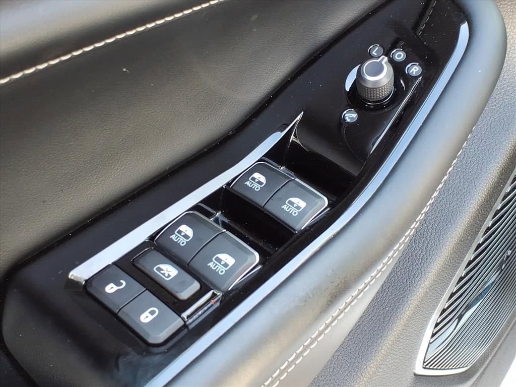 Used 2022 Jeep Grand Cherokee Overland w/ Luxury Tech Group IV image 14