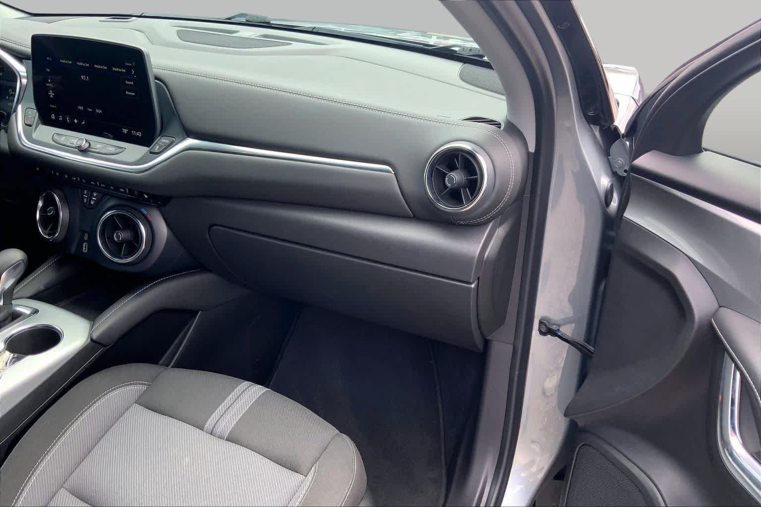 Used 2024 Chevrolet Blazer LT FWD image 18