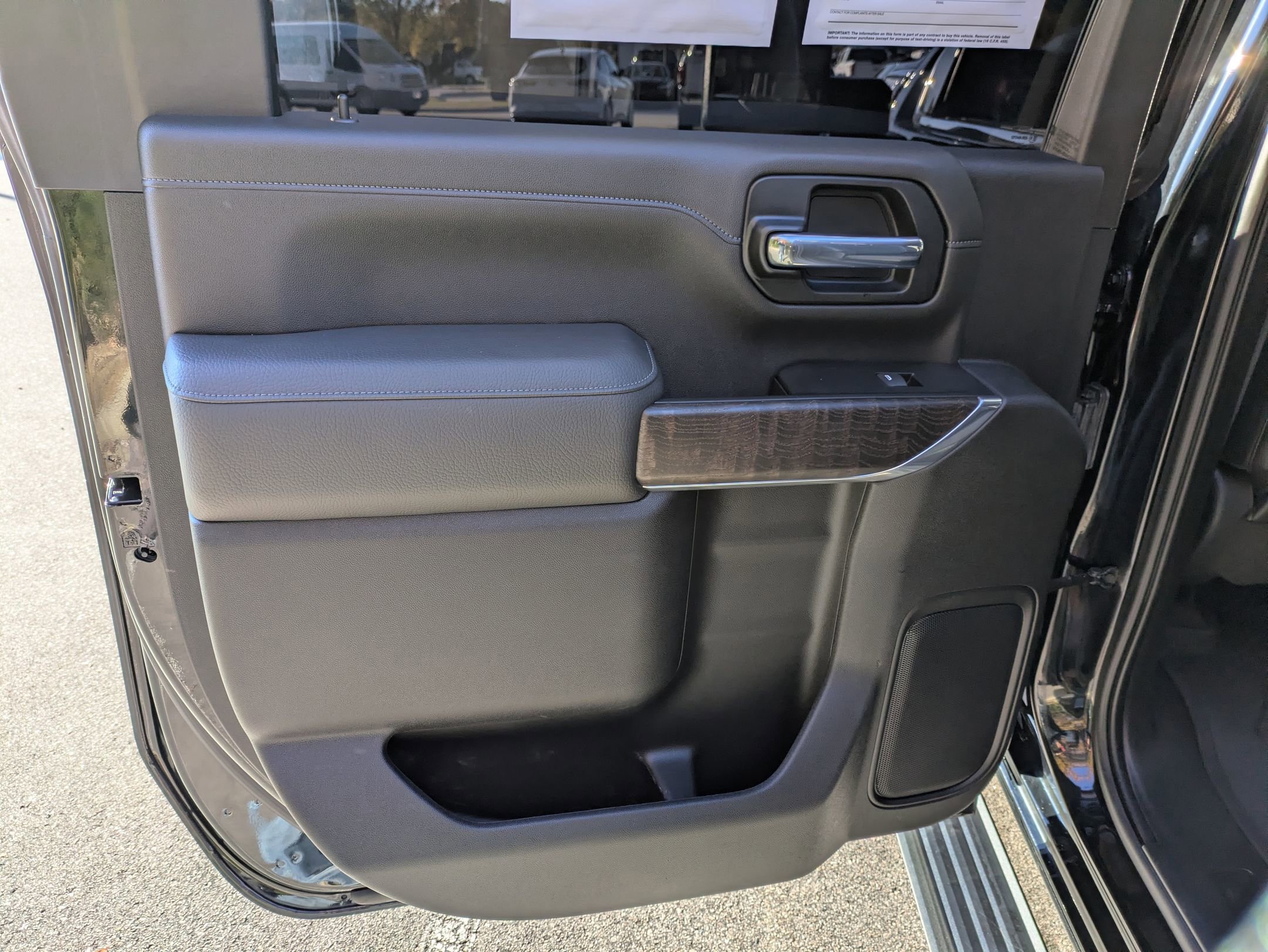 Used 2022 GMC Sierra 3500 Denali w/ Denali Ultimate Package image 31