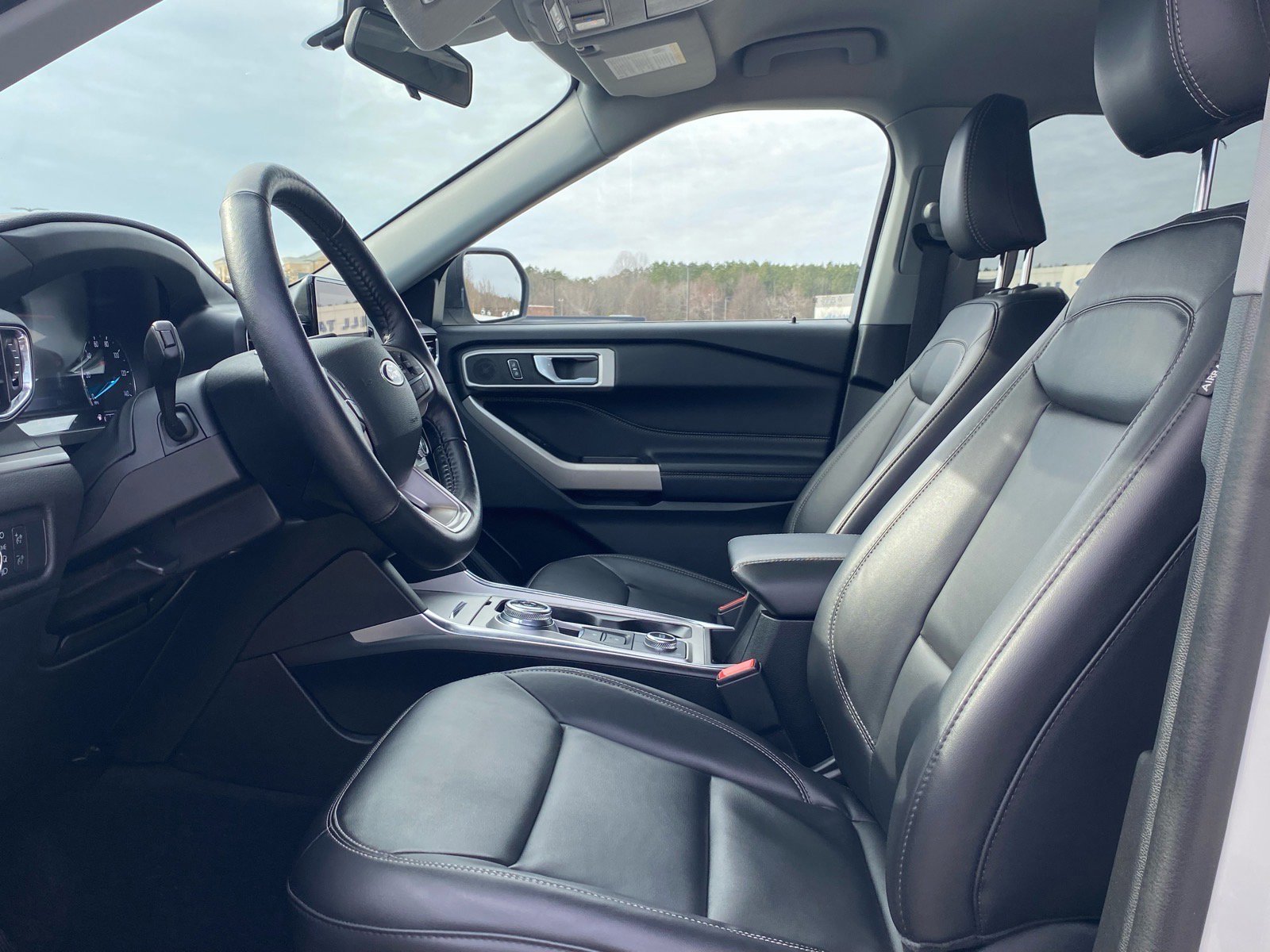 Certified 2022 Ford Explorer XLT w/ Equipment Group 202A image 14