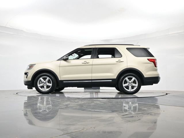 Certified 2018 Ford Explorer XLT w/ Equipment Group 202A FWD image 39