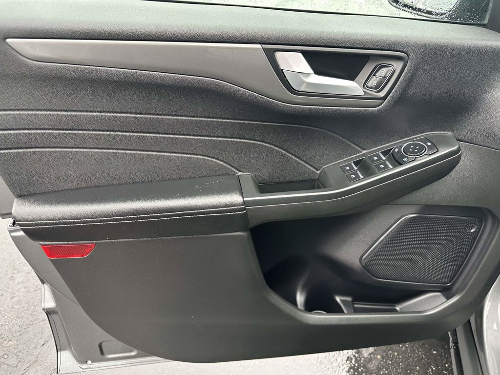 Certified 2023 Ford Escape SE FWD image 9