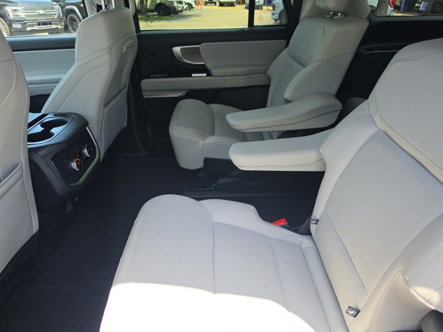 Certified 2025 Ford Expedition Max Platinum w/ Driver's Package AWD/4WD image 14