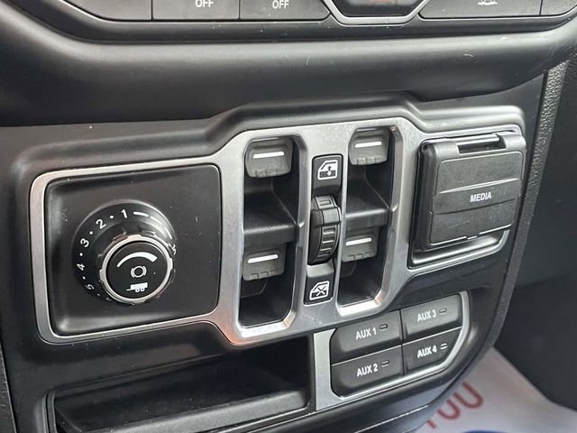 Used 2020 Jeep Gladiator Overland image 29
