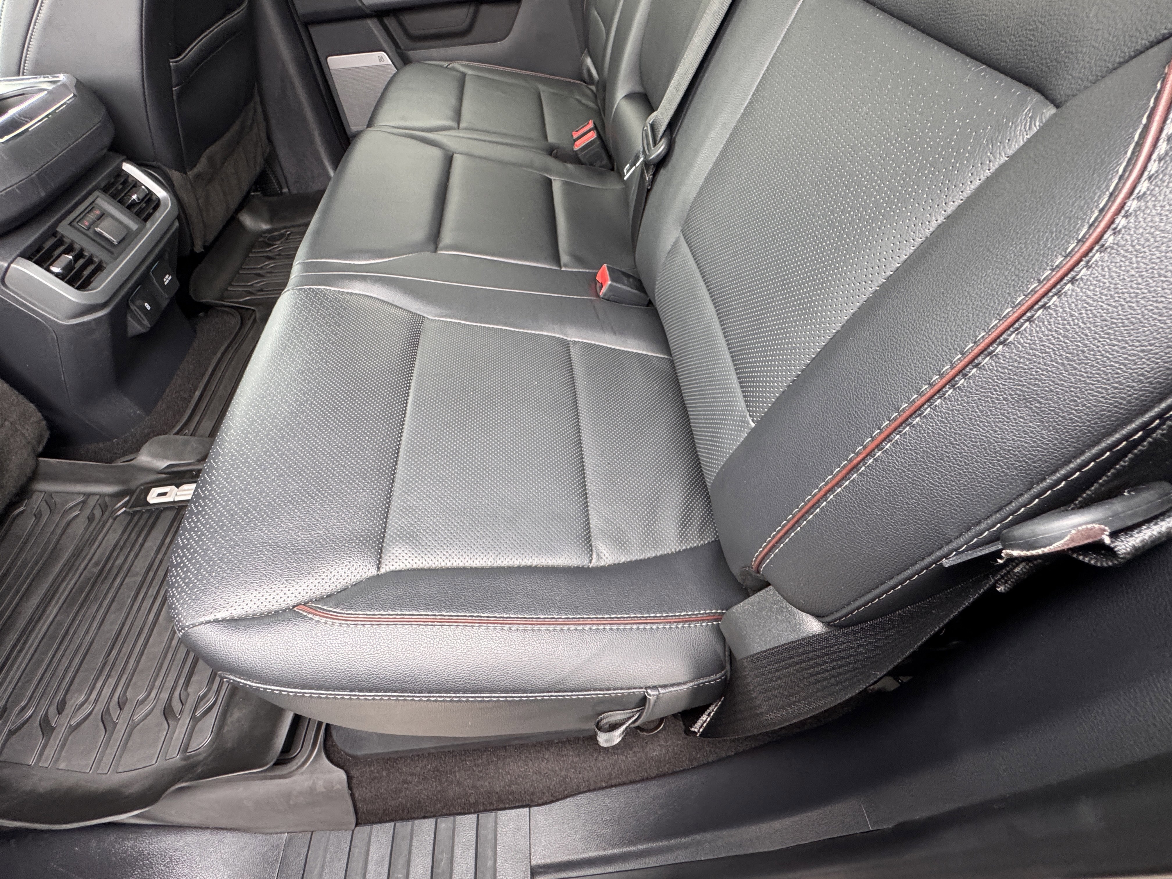 Certified 2022 Ford F150 Lariat w/ Equipment Group 502A High image 19