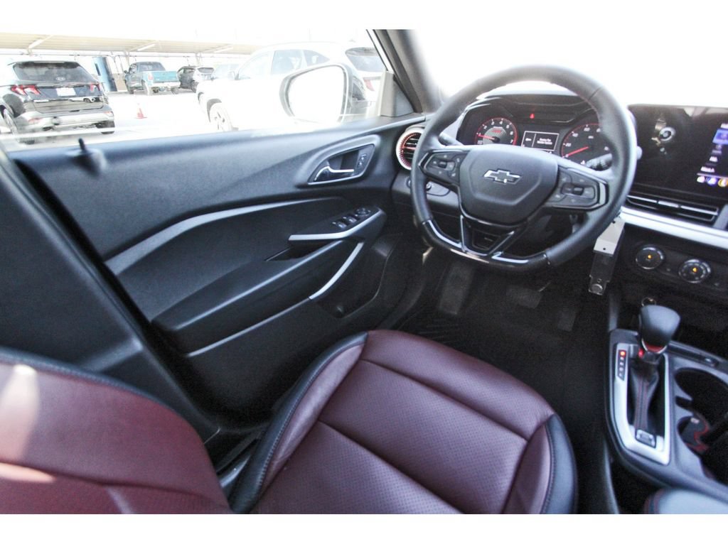 Used 2024 Chevrolet Trax RS w/ Sunroof Package FWD image 11