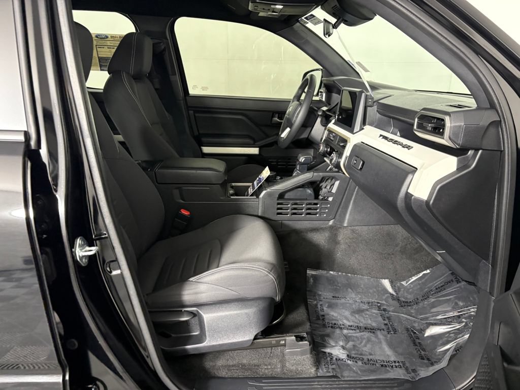 Used 2024 Toyota Tacoma TRD Sport AWD/4WD image 33