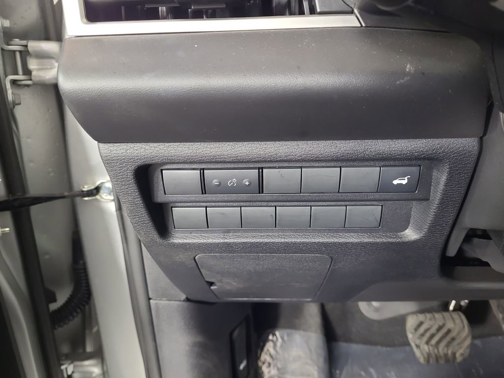 Used 2025 Mitsubishi Outlander AWD image 15