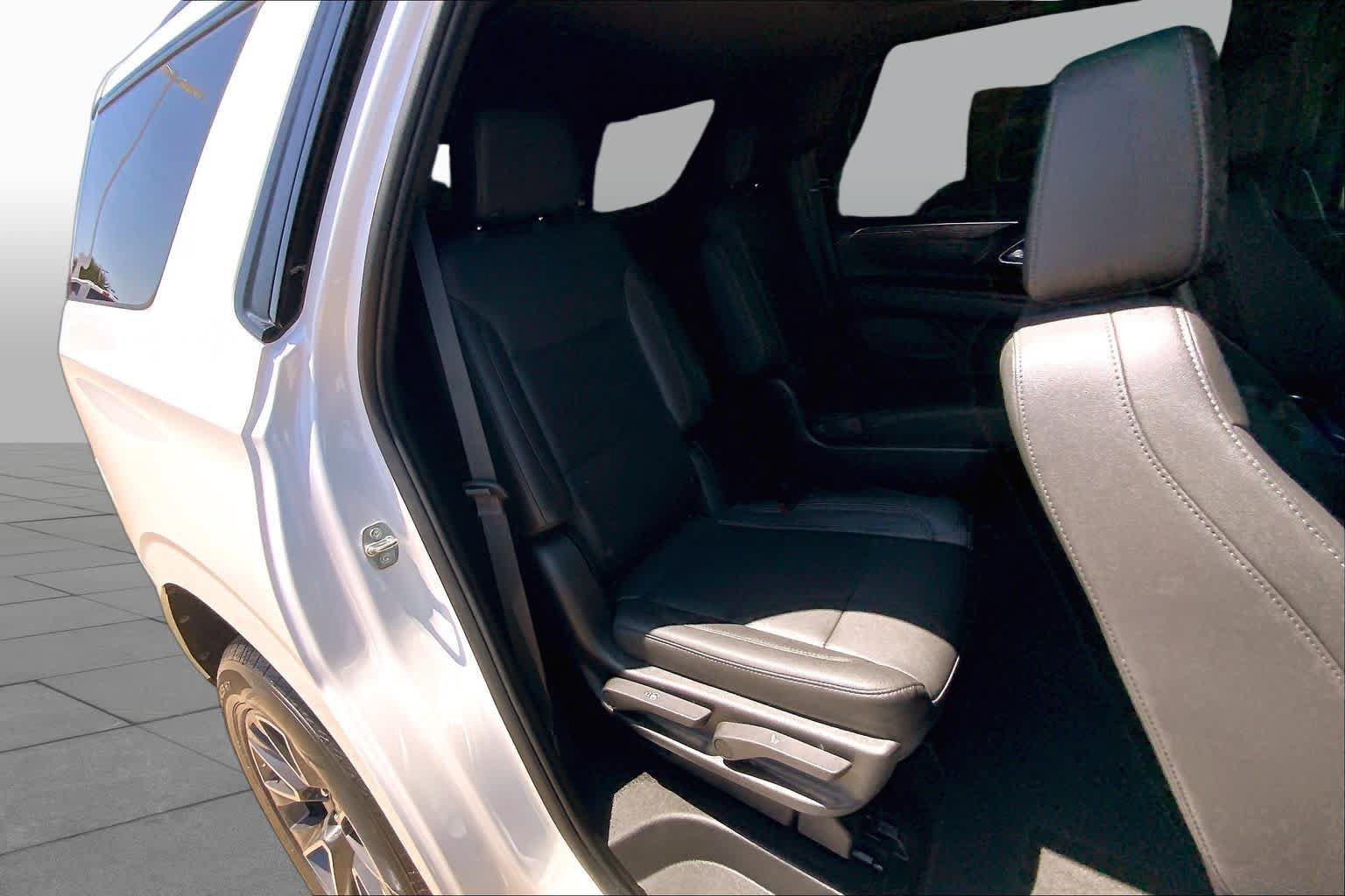 Used 2022 Chevrolet Tahoe Z71 w/ Luxury Package AWD/4WD image 20