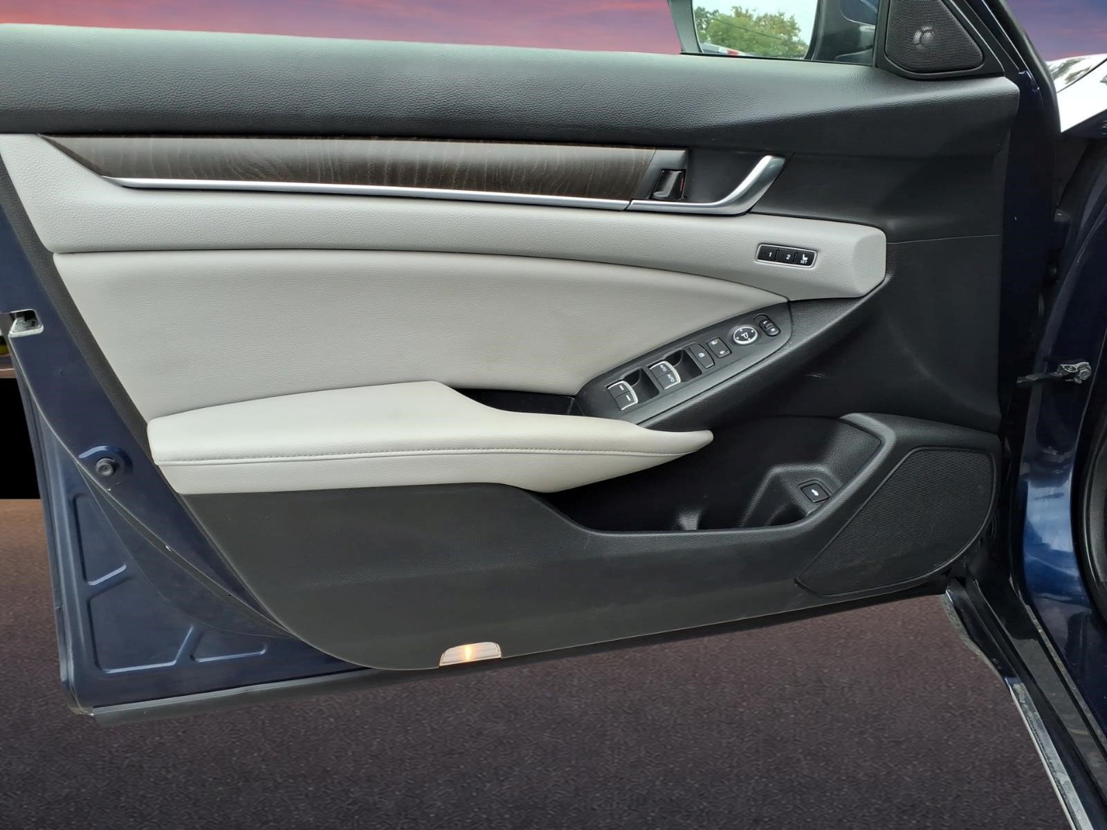 Used 2018 Honda Accord Touring image 18