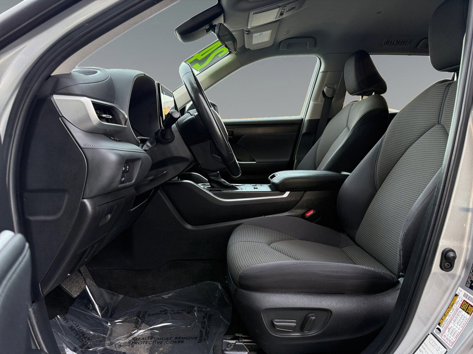 Used 2024 Toyota Highlander LE image 12