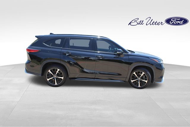 Used 2022 Toyota Highlander XSE FWD image 4