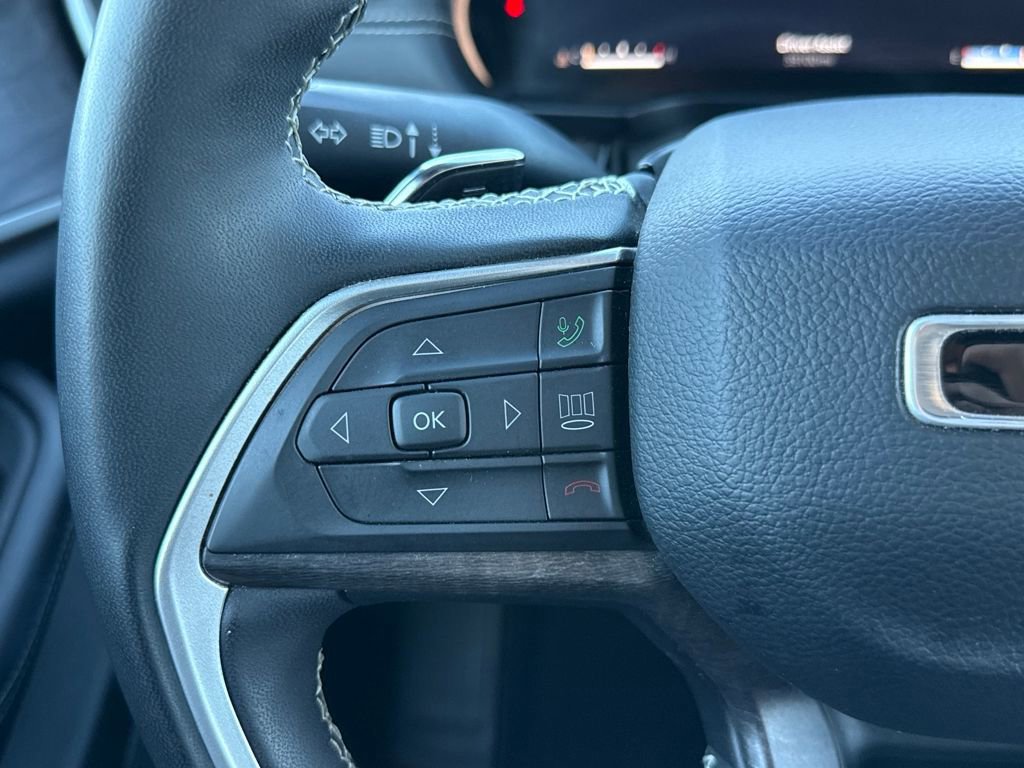 Used 2024 Jeep Grand Cherokee Limited w/ Black Appearance Package image 17