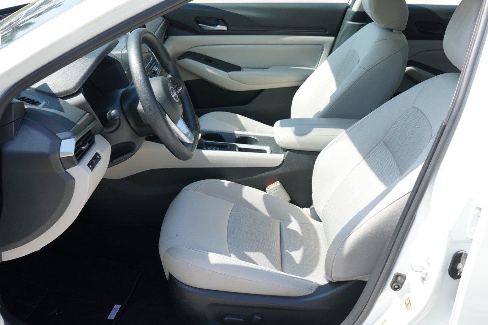 Used 2025 Nissan Altima 2.5 SV FWD image 10