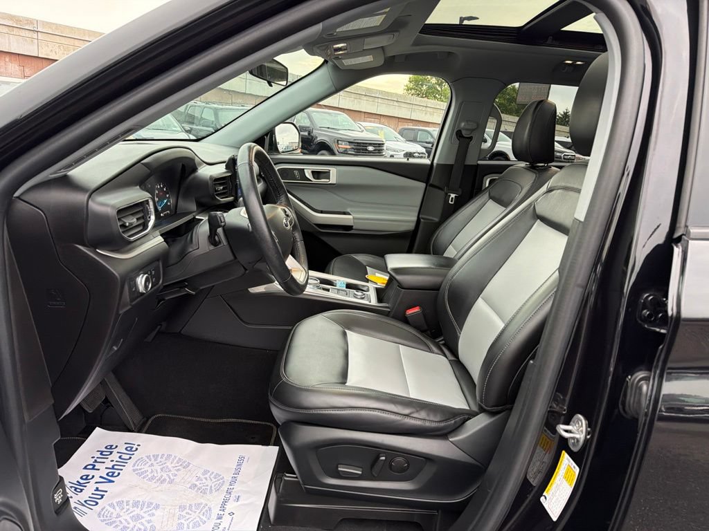 Certified 2022 Ford Explorer XLT w/ Equipment Group 202A AWD/4WD image 13