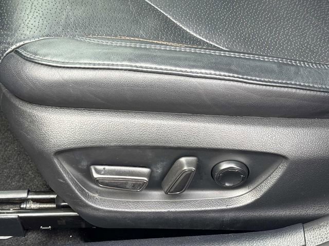 Used 2021 Toyota Avalon Limited image 19