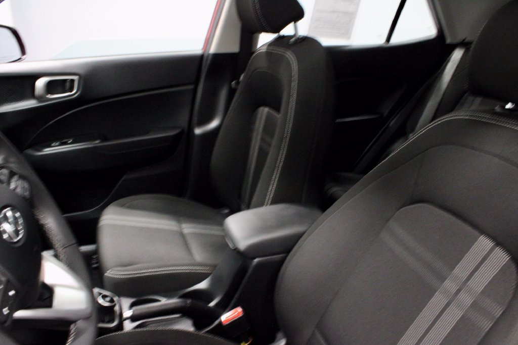 Used 2025 Hyundai Venue SEL FWD image 23