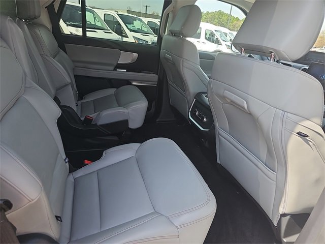 Certified 2025 Ford Expedition Active image 11