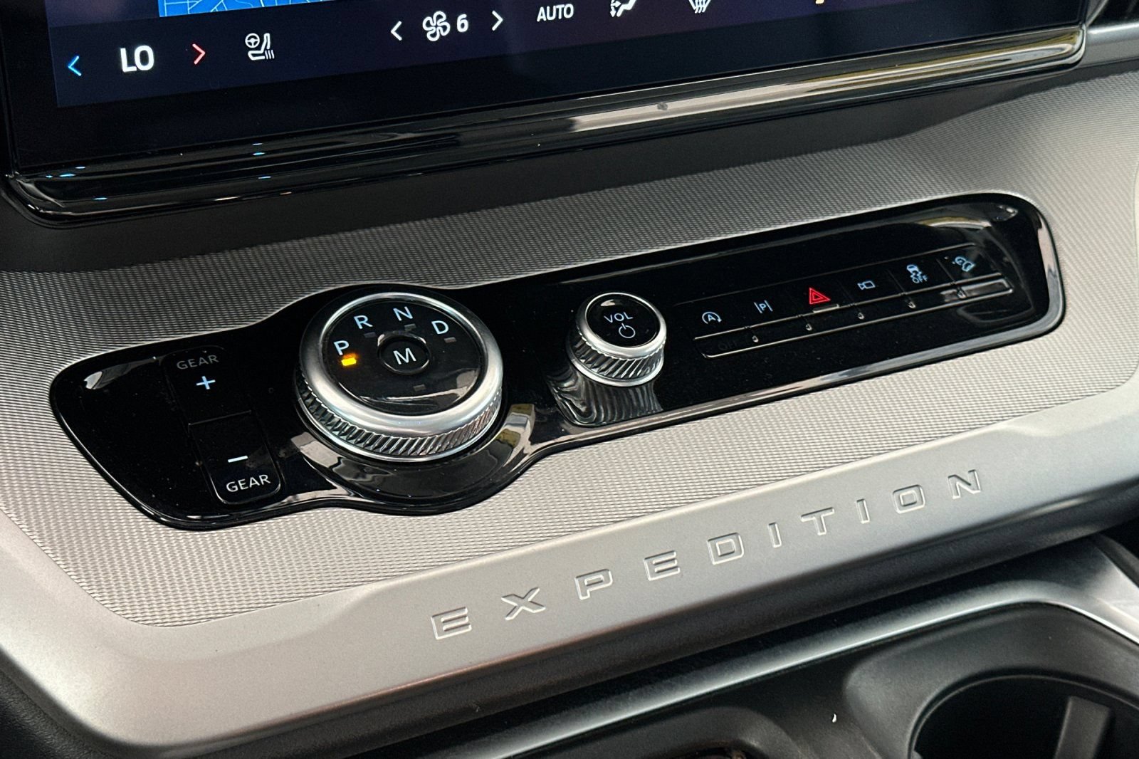 Certified 2025 Ford Expedition Active AWD/4WD image 21