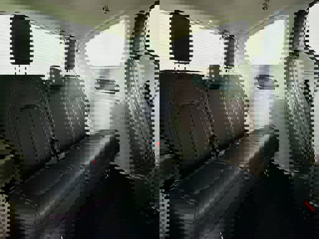 Used 2024 Chrysler Pacifica Touring-L image 31