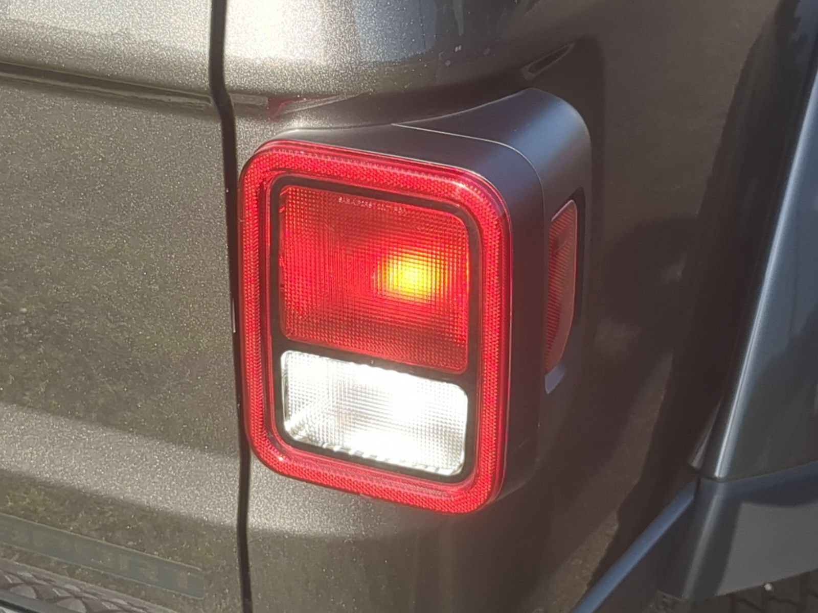 Used 2021 Jeep Gladiator Sport AWD/4WD image 32