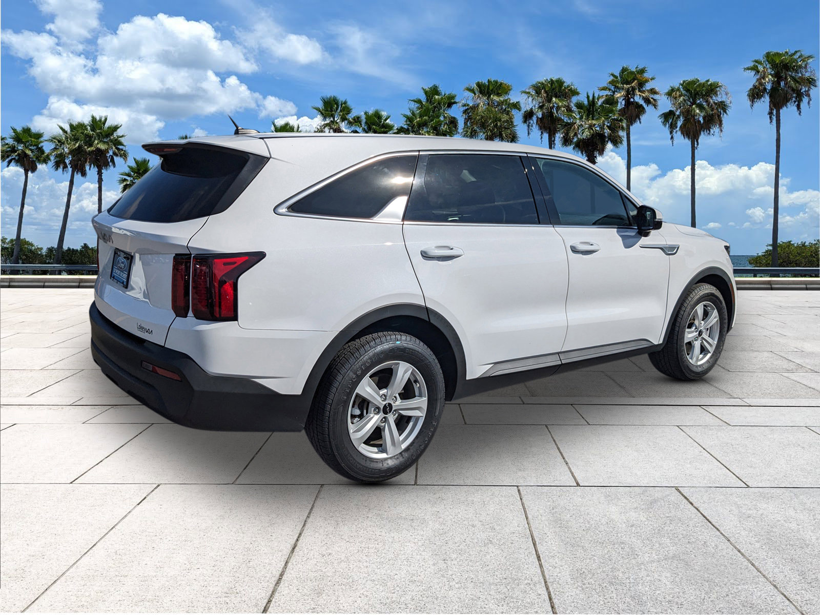 Used 2023 Kia Sorento LX image 8