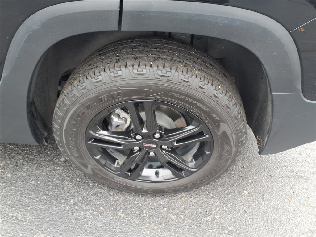 Used 2023 GMC Terrain AT4 w/ Tech Package image 8