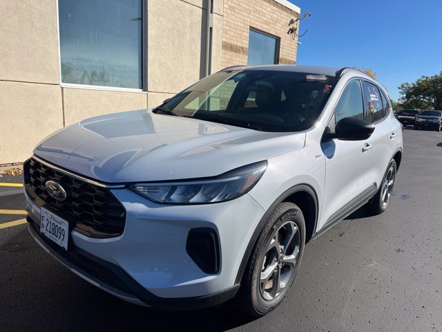 Certified 2025 Ford Escape ST-Line AWD/4WD image 4