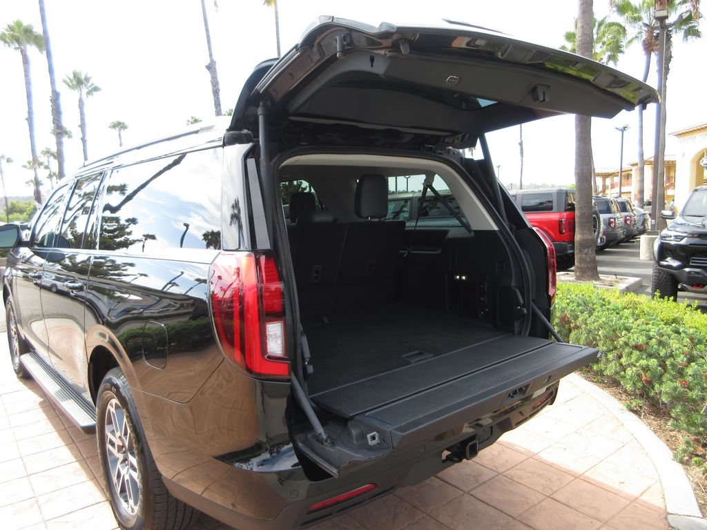 Certified 2025 Ford Expedition Max Active RWD image 25